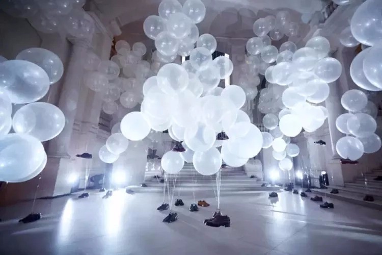 从dior到tiffany丨他30年设计了1000多个秀场空间