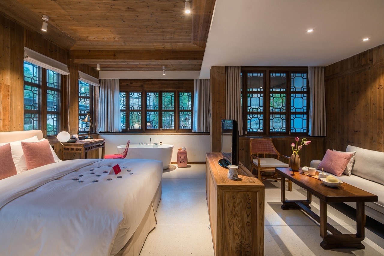 白墙青瓦,低檐粉黛的徽派设计丨又一个隐世民宿需要打卡