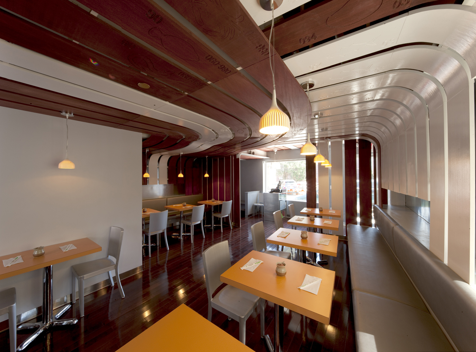 位于普林斯顿市中心的moc日本料理餐厅位于杜兰南街14号,占地2400平方