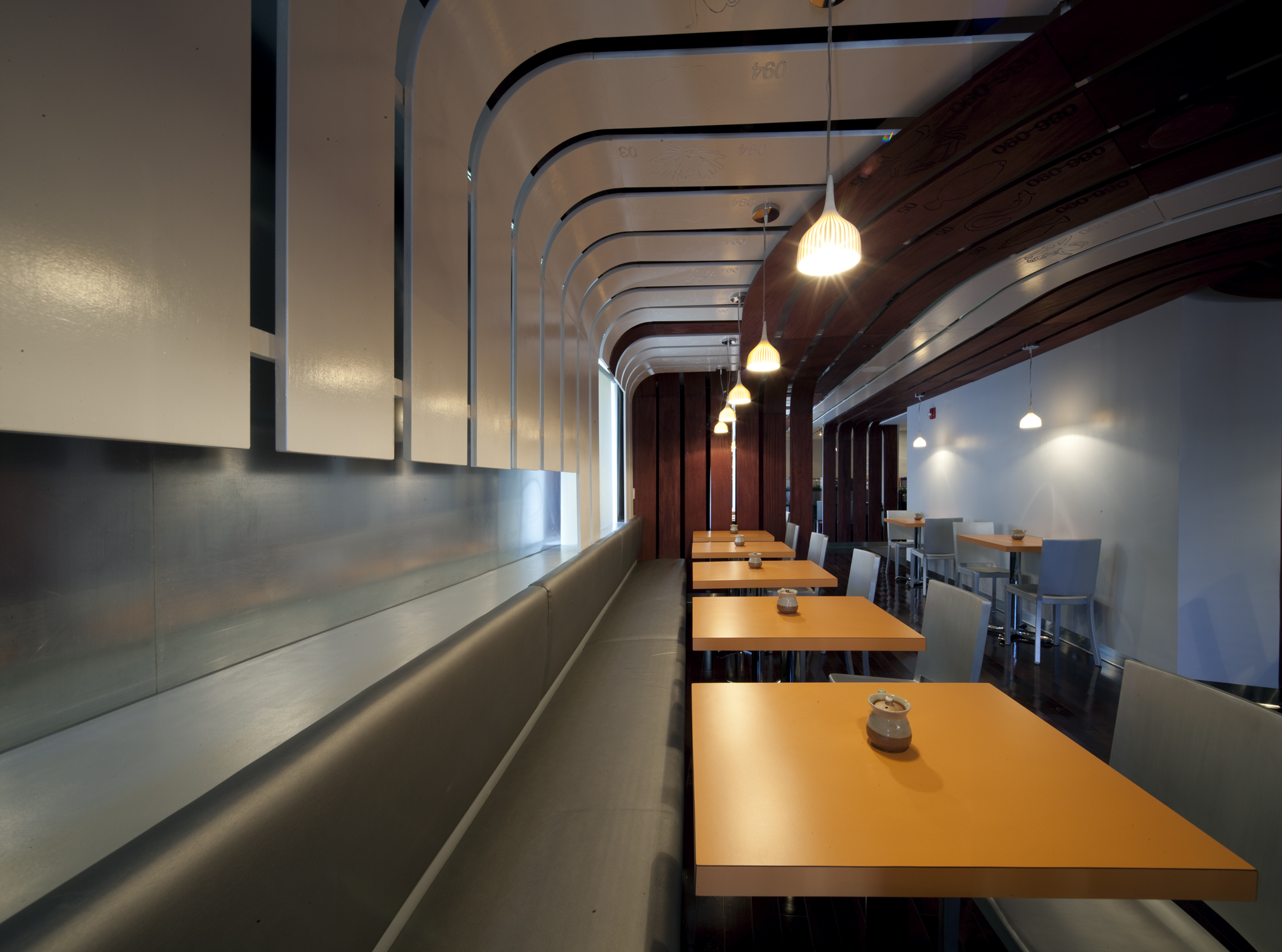 位于普林斯顿市中心的moc日本料理餐厅位于杜兰南街14号,占地2400平方