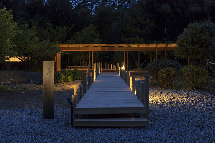 画廊的外观夜景