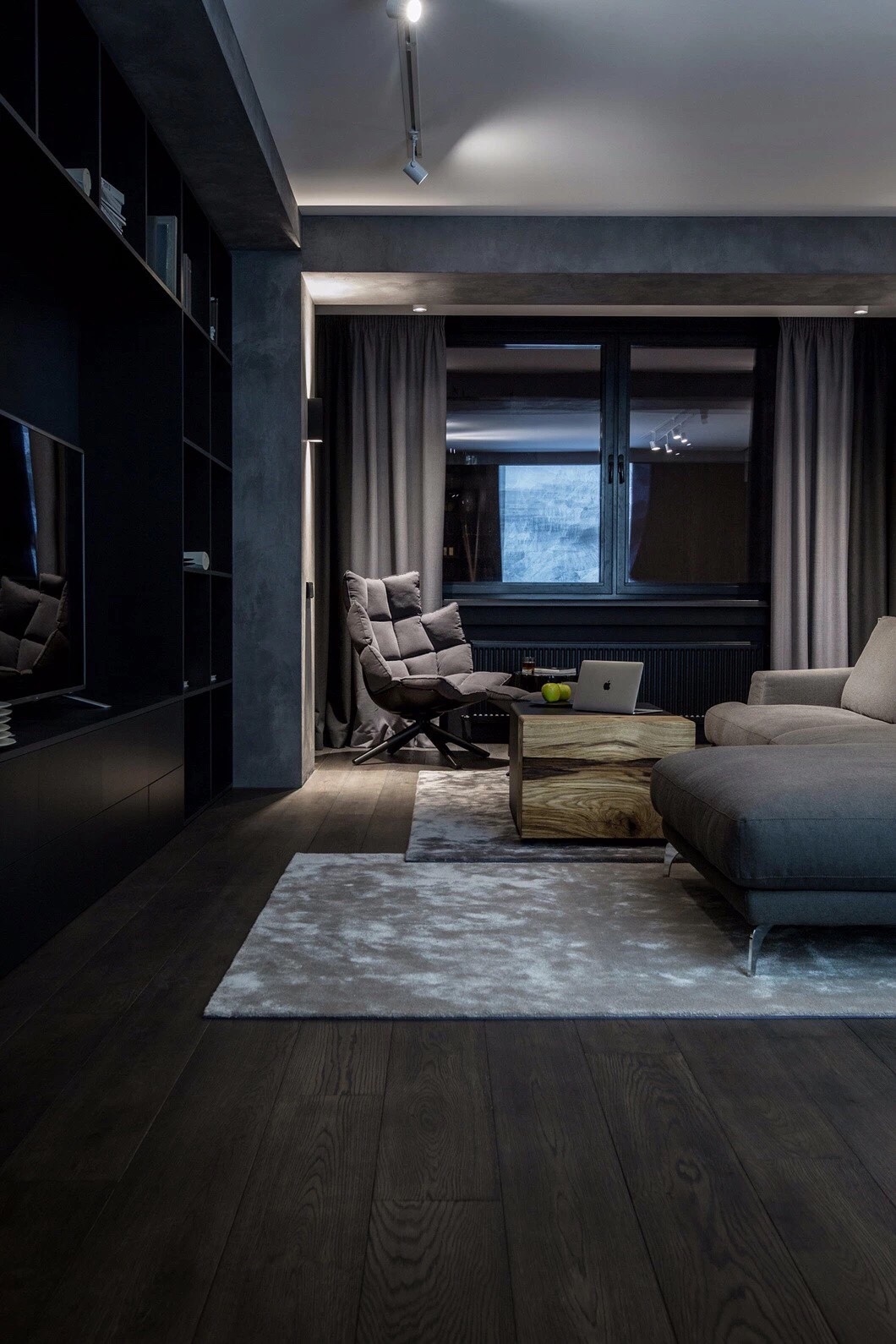 高级黑设计:深沉庄重的搭配