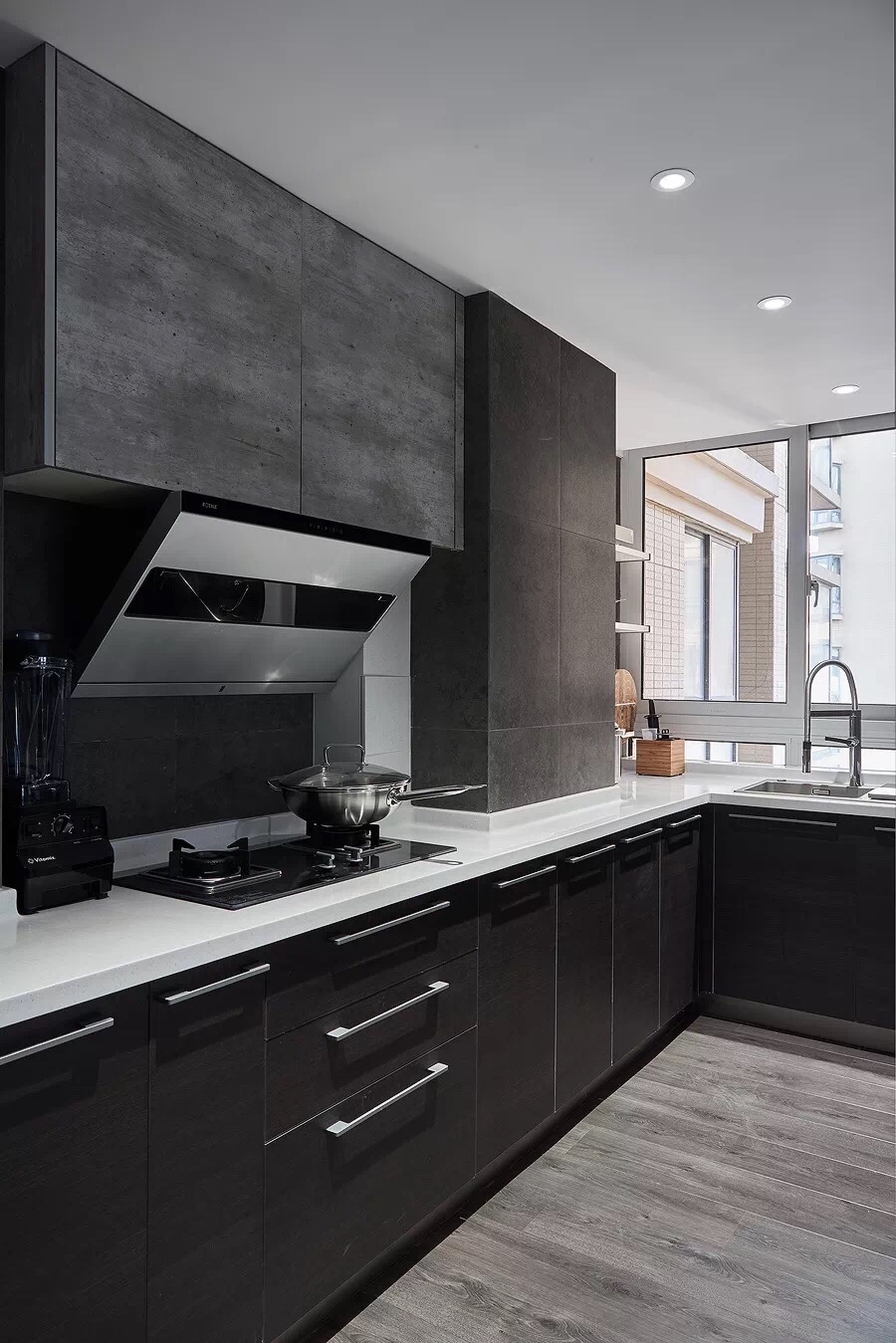 灰色与极简搭配:高级灰的诠释