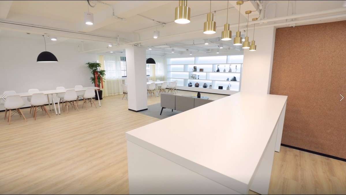 我们了解到伊莱克斯是一家洗涤与厨房等电器设备制造公司,该办公空间