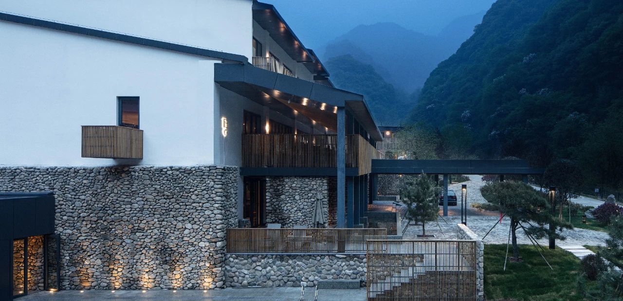 隐藏在景区的"大民宿",本末设计陈海把山景引入室内